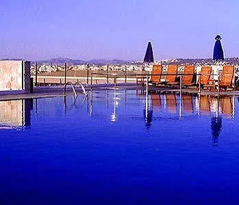 Frida Apartahotel